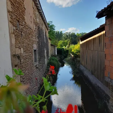 Apartman De Baigneux 2 Etoiles *